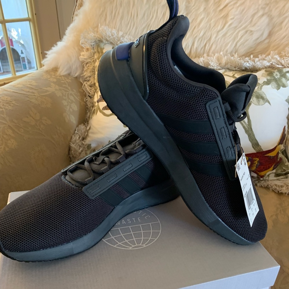 Brand new NWT Adidas men’s running shoes size 11
